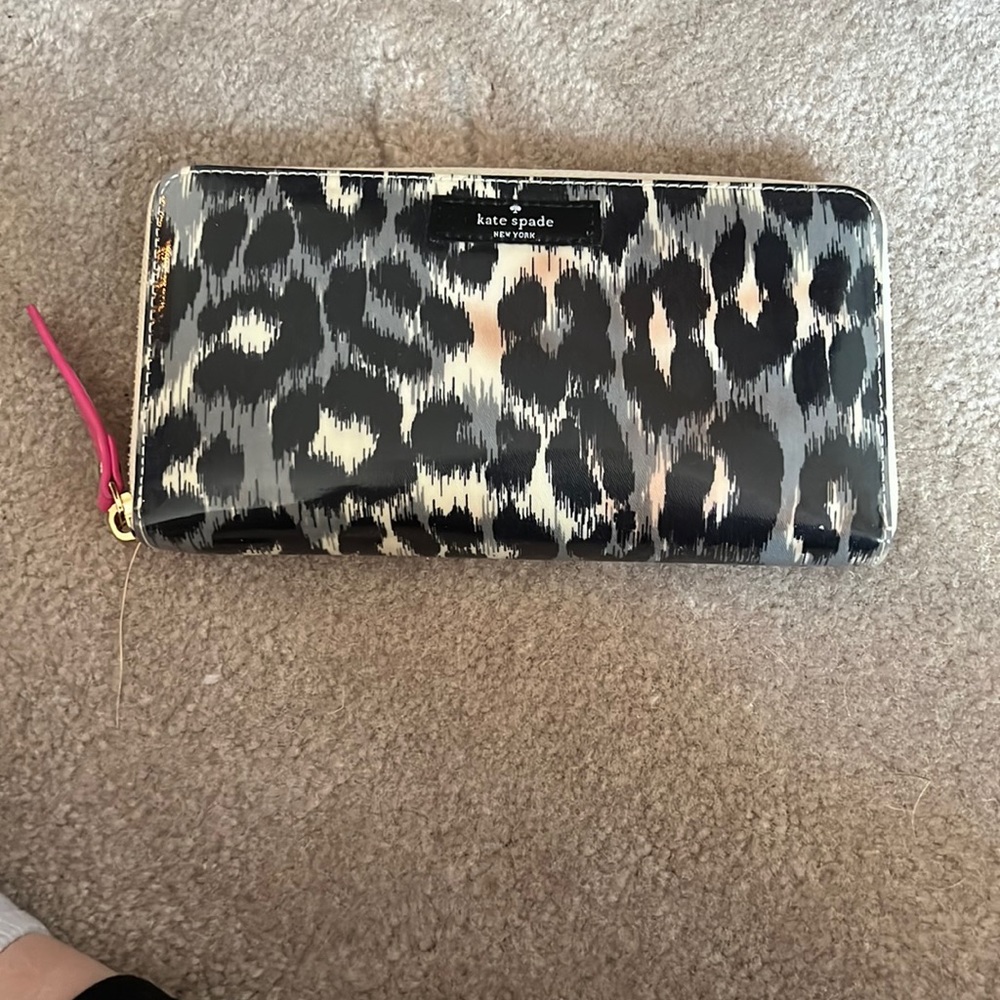 Kate Spade zip around wallet